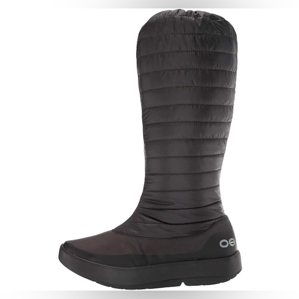 NWT OOFOS Black Quilted Pull On Boots with Green Lining Women’s US 6
